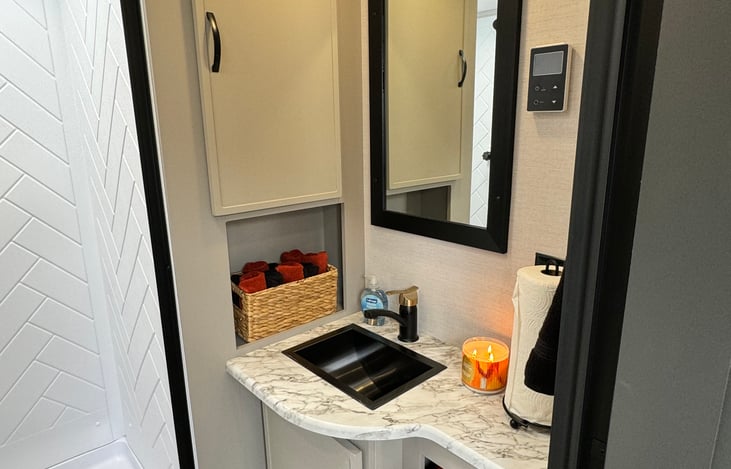 bathroom - comes with towels and shampoo and body wash!