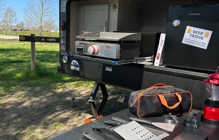 This griddle is MAGIC !   bacon , eggs , hash browns ... fajitas , euros , blackened swordfish ... and on and on ....   what will you cook ?