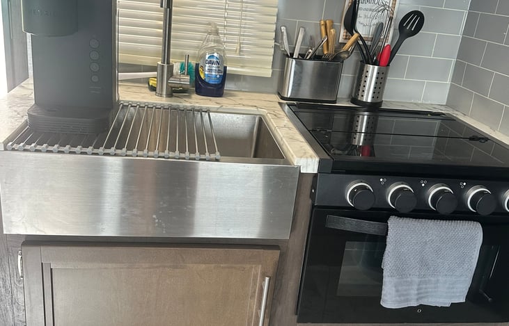 Fully equipped kitchen.