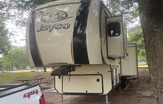 Large, family friendly fifth wheel *Delivery Only*