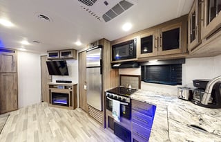 2022 CrossRoads Zinger 333D Travel Trailer