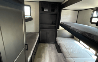 Large Bunkhouse w/King Bed & Outdoor Kitchen