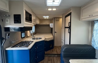 2019 Thor Majestic 23A Sleeps 6