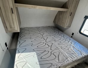 EAST TO WEST Ahara 378BH-OK