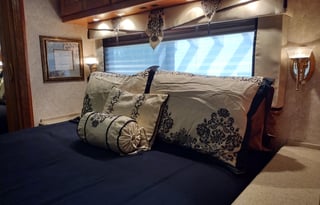 Stella - 2005 Country Coach Allure 470
