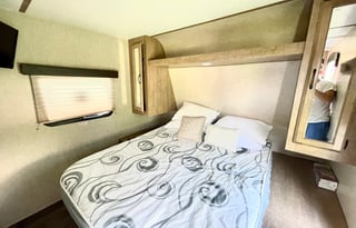 2018 Starcraft Launch Outfitter 27BHU