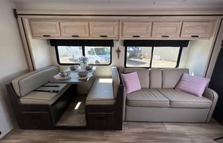 C-1 "Dragonfly" Luxury Class-C Camping!! Sleeps 7
