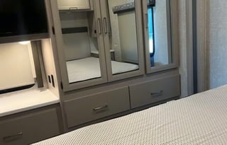 34 *NEW*Thor Windsport 8-SLEEPER-WIFI- Luxury Bus