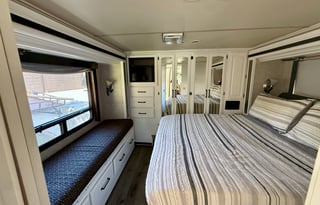 Fleetwood RV Providence 39R