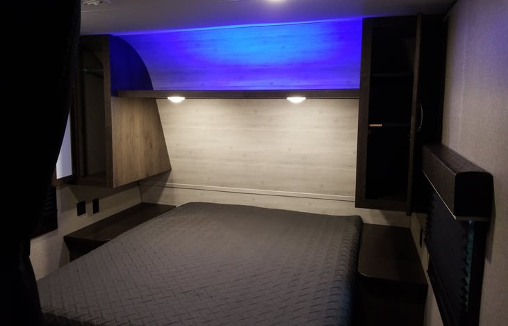 72x60 Queen Bed with Memory 4" Foam
W/Fitted Sheets Only
Smart TV and Privacy Curtain