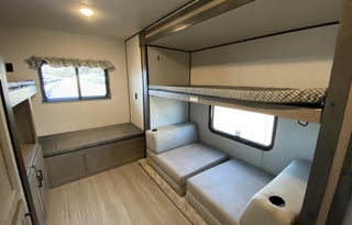 2021 Keystone Hideout LHS 318BR