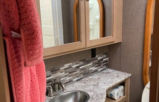 2 Red Girlz RV- 32' sleeps 7- Dog friendly