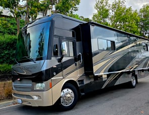 Winnebago Adventurer 35P