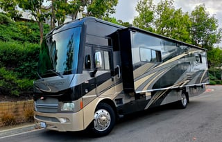 Winnebago:King Bed • FREE WiFi • Solar