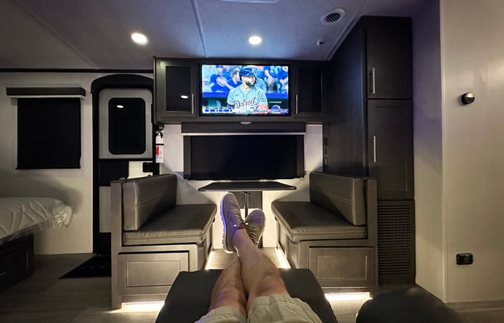 Heat, massage and USB in theatre seats! Smart TV with Roku or Google.