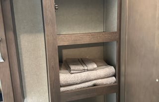 Wanderer-For Couples Who Love to Travel in Comfort