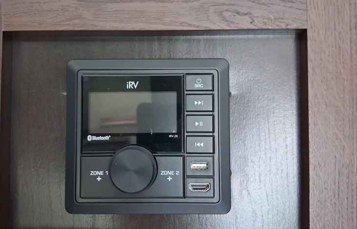 Stereo, also outside speakers