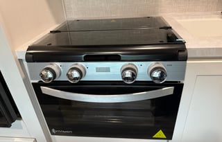 2025 Jayco Jayflight SLX 260BH – Sleeps up to 10!