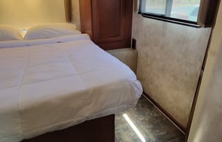 2013 Winnebago Chalet 26QR