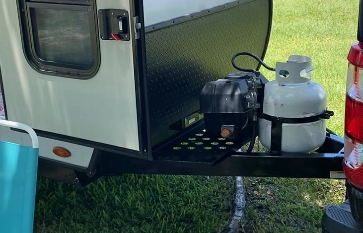 full propane gas tank ready to hit the road. Roxy also have a battery for all 12 volts systems.