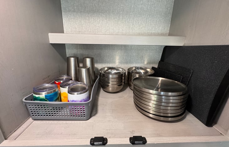 Plates, bowls, and cups all insulated