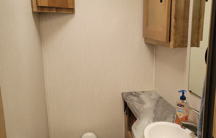 Bathroom, toilet & sink