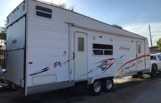 2005 28ft Toy Hauler Large Garage Pets ok free gen