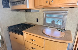 2007 Winnebago Navion 23H