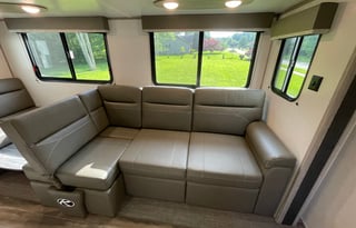 SOCIAL DETOX! Beautifully Modern, Open Concept RV with Toddler Bed!