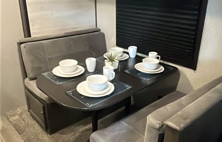 Dine in  table to enjoy family or friend dinners