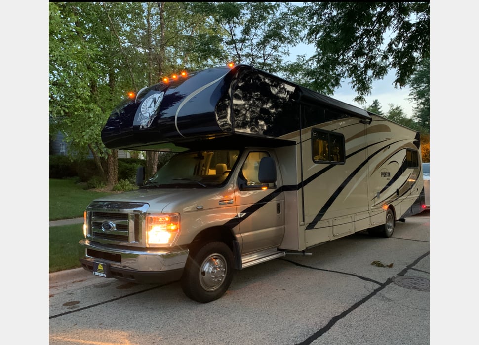 Class C Motor Home rentals in Lake Mills