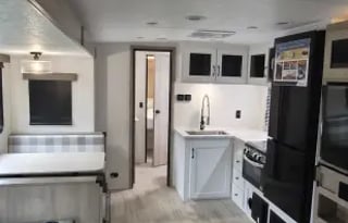 Brand New 2025 3 bedroom!Sleeps 8 Palomino Solaire