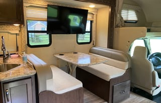 2017 Thor Motor Coach Freedom Elite