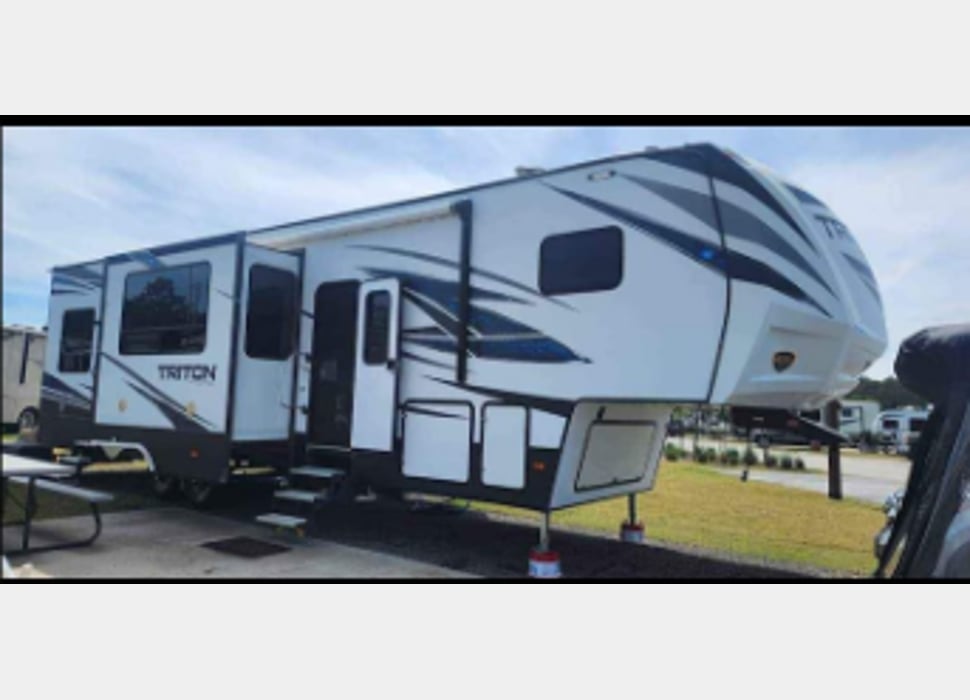 Fifth Wheel rentals in Fredericksburg