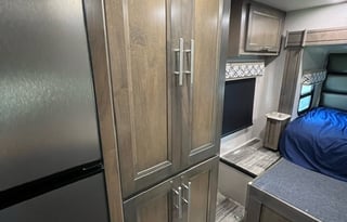 Blue Goose: Dynamax 24RW • Luxury Class C • WiFi