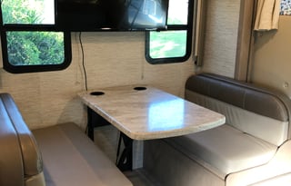 2021 Thor Motor Coach Quantum SE SE28 Ford