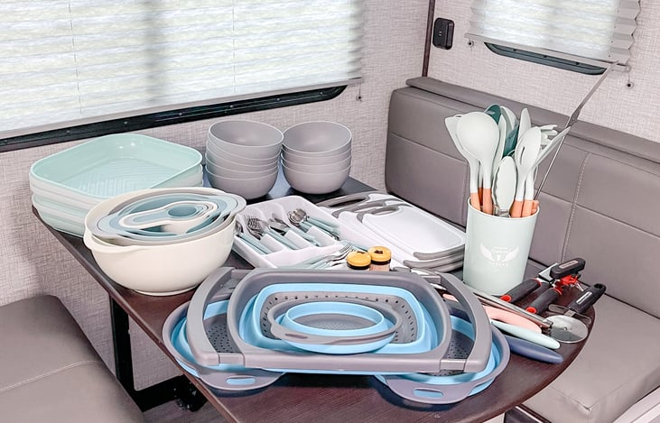 Included kitchen supplies!