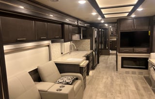 2022 Thor Motor Coach Venetian A40