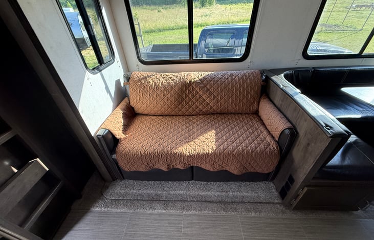 jackknife sofa also extends into a full sized bed