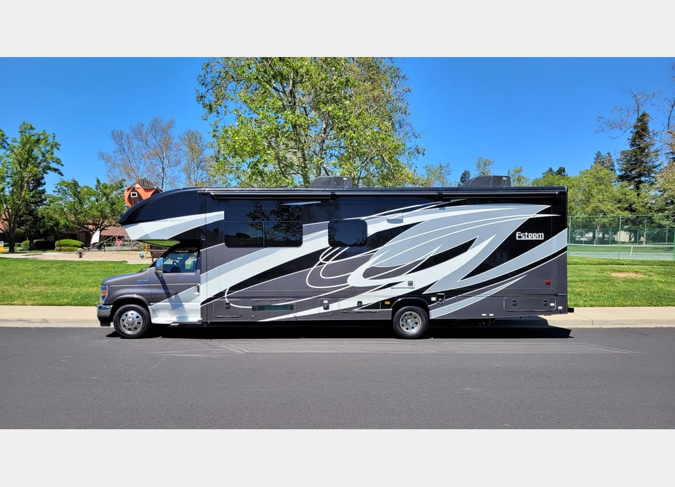 Class C Motor Home rentals in Elk Grove