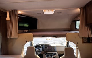 Thor Motor Coach Four Winds 31EV - Family Friendly