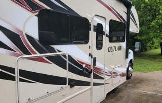 2021 Thor Motor Coach Outlaw 29J
