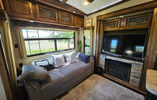 2018 Keystone Montana 3921FB Fifth Wheel