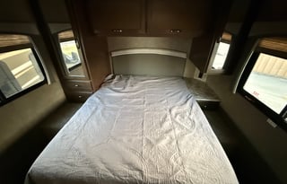 Thor Chateau 28Z – Cozy RV w/ Starlink & TVs