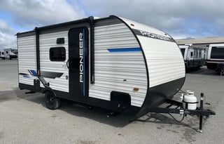 Meet our cozy and adventure-ready 21' Bunkhouse