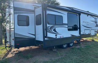 Family-sized 2022 5th Wheel