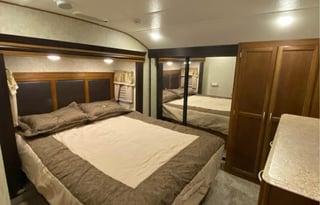 2017 Prime Time Crusader 315RST