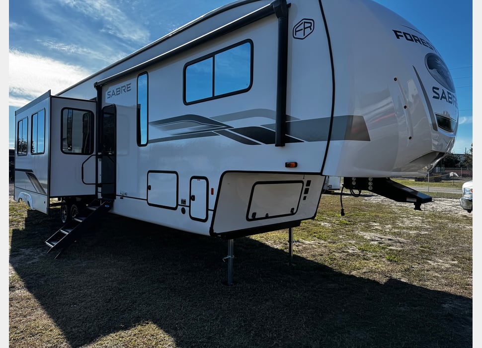 Fifth Wheel rentals in Verona