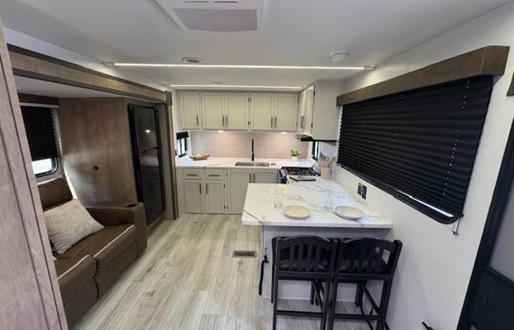 Kitchen / Living quarters overview