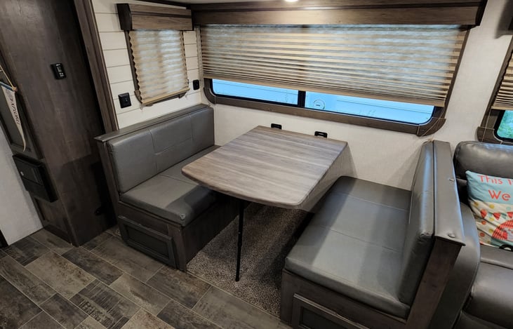 Dinette / extra bed if need